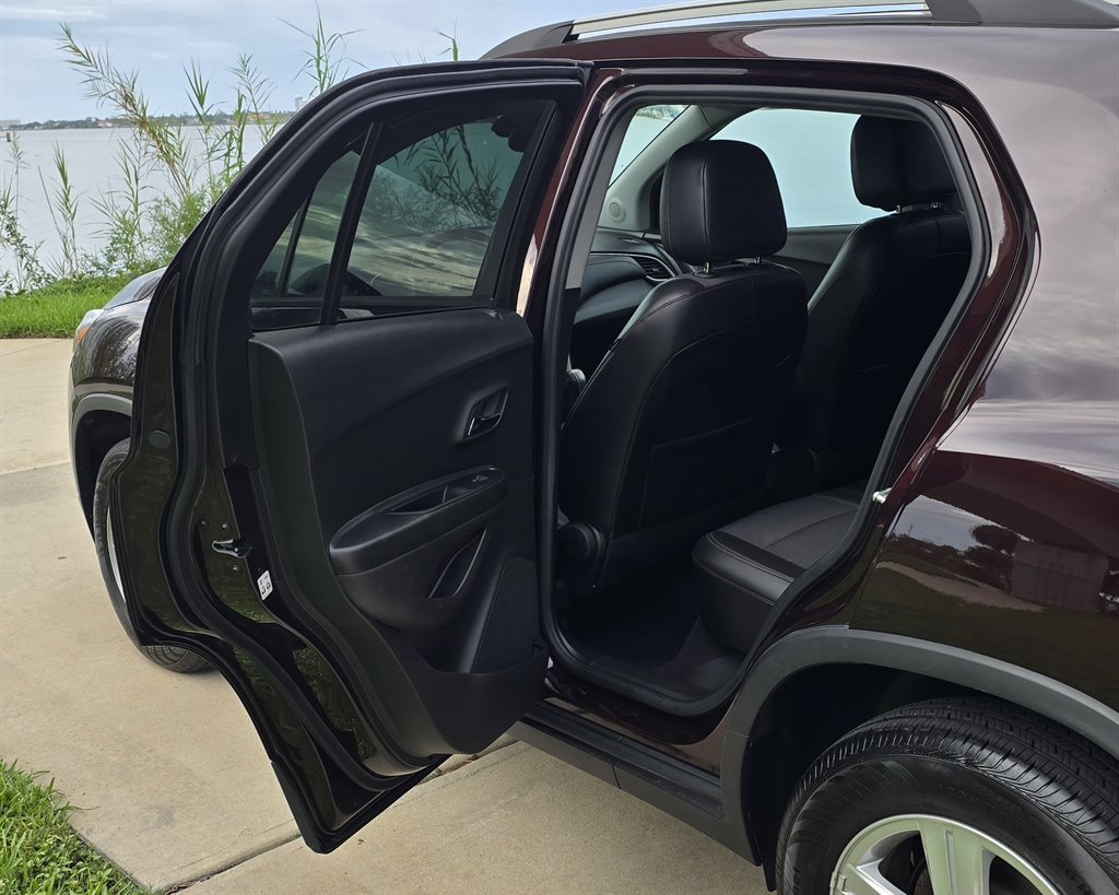2022 Chevrolet Trax - $21,999