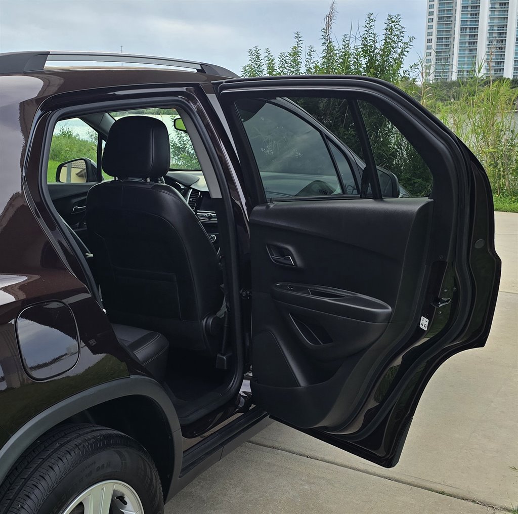 2022 Chevrolet Trax - $21,999