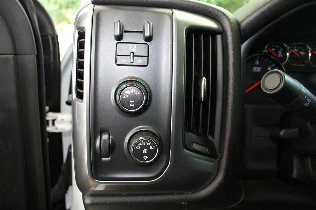 2017 Chevrolet Silverado - $39,988
