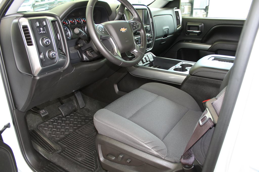 2017 Chevrolet Silverado - $39,988