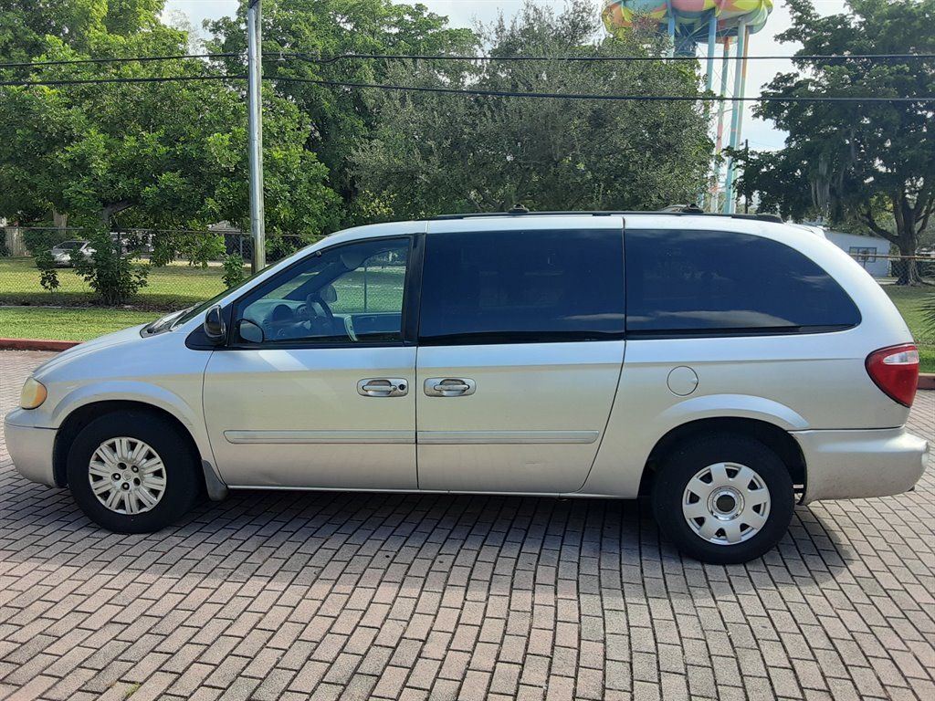 2005 CHRYSLER Town and Country Minivan - $2,950