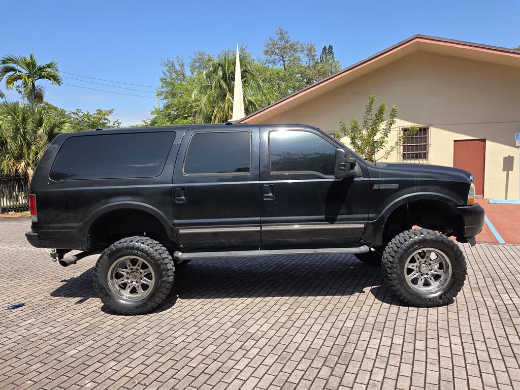 2003 Ford Excursion Limited photo