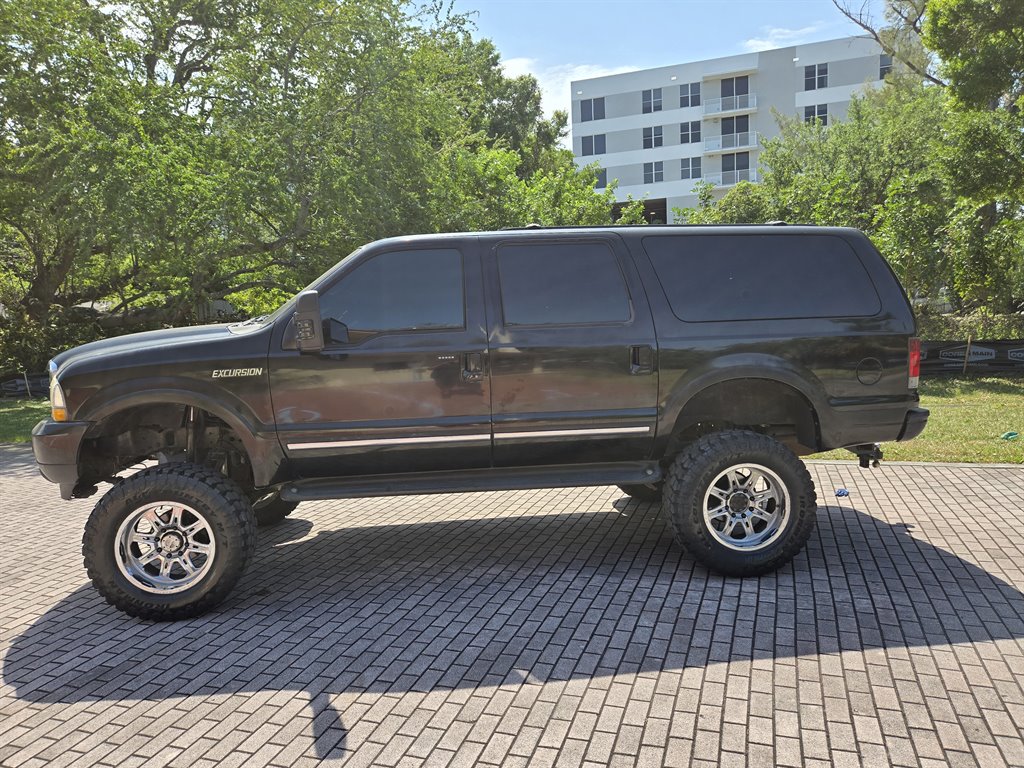 2003 Ford Excursion Limited photo