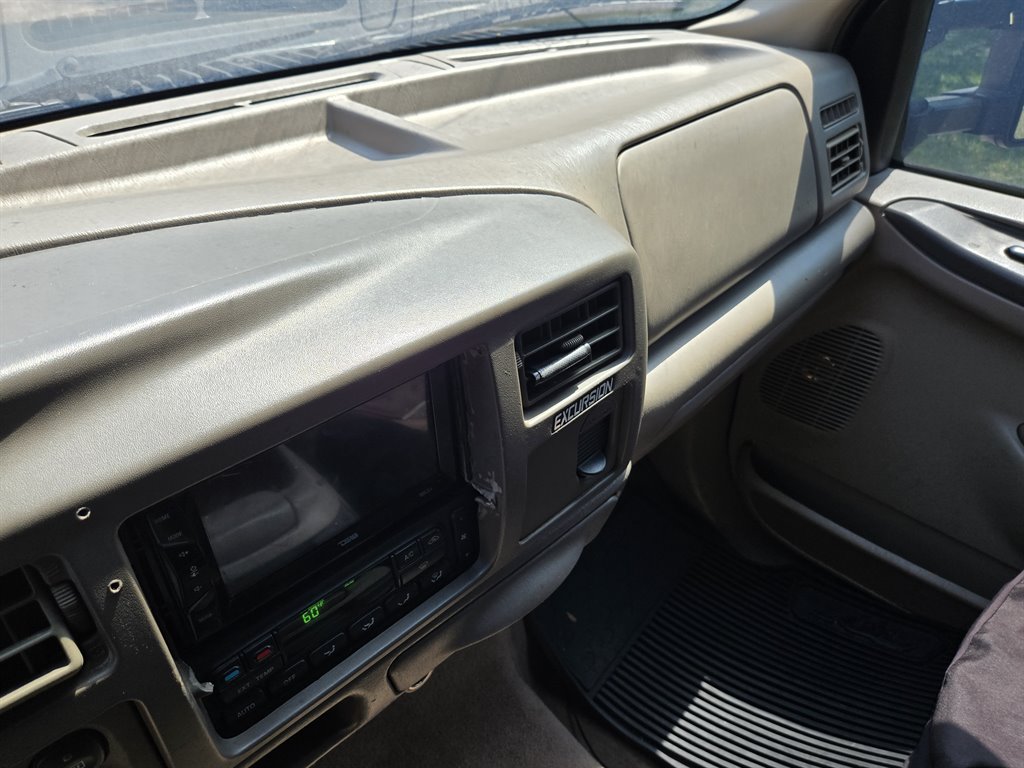 2003 Ford Excursion Limited photo