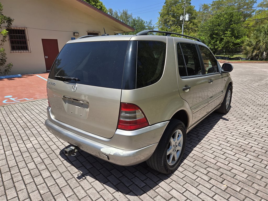2001 Mercedes-Benz M-Class ML430 photo