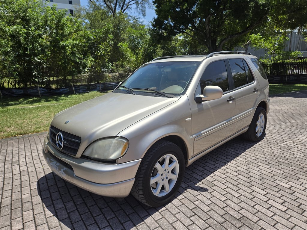 2001 Mercedes-Benz M-Class ML430 photo