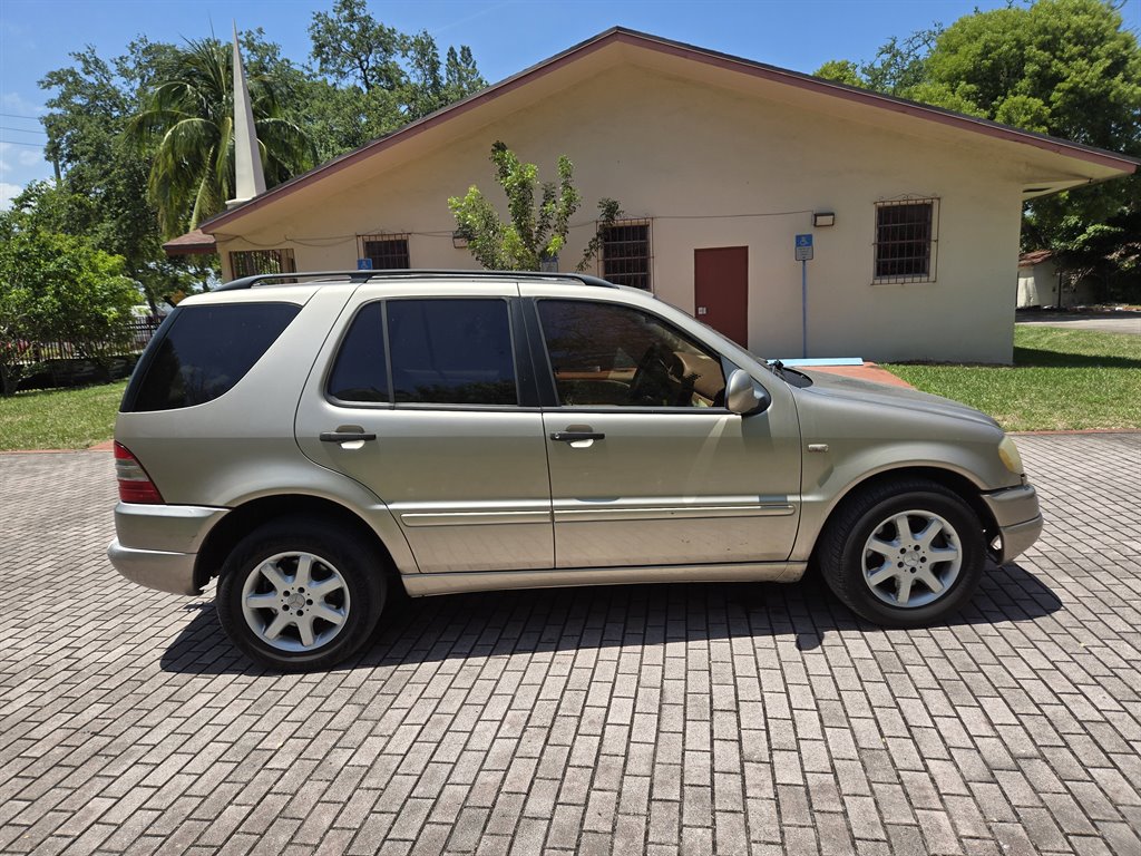 2001 Mercedes-Benz M-Class ML430 photo
