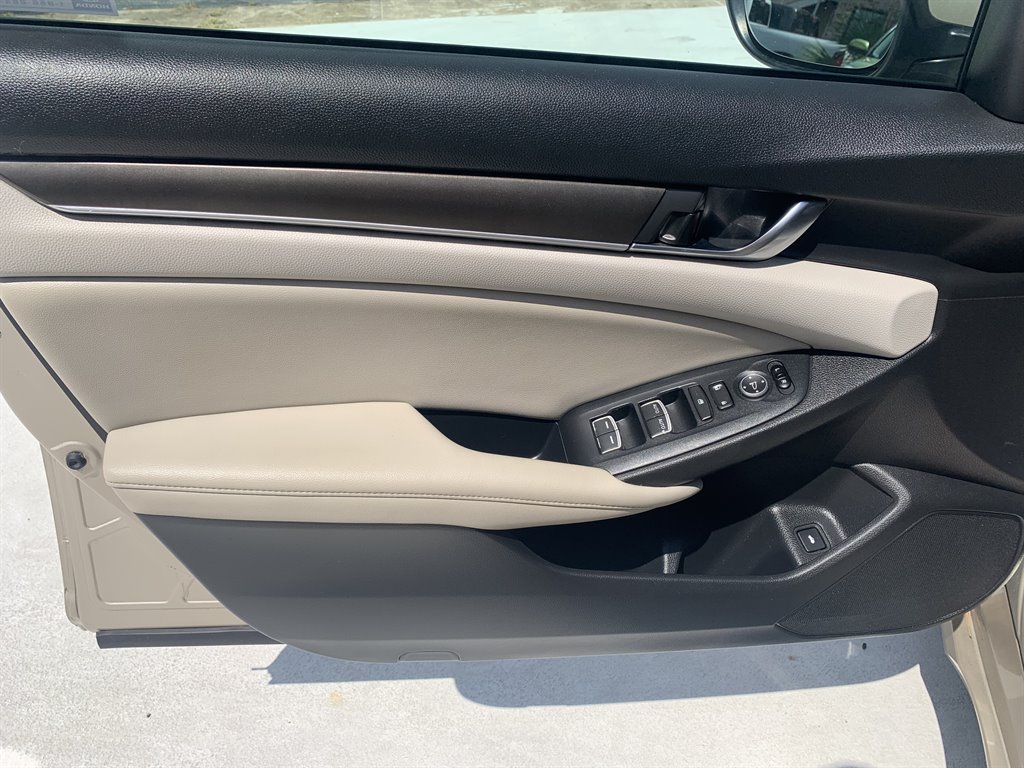 2019 Honda Accord LX photo