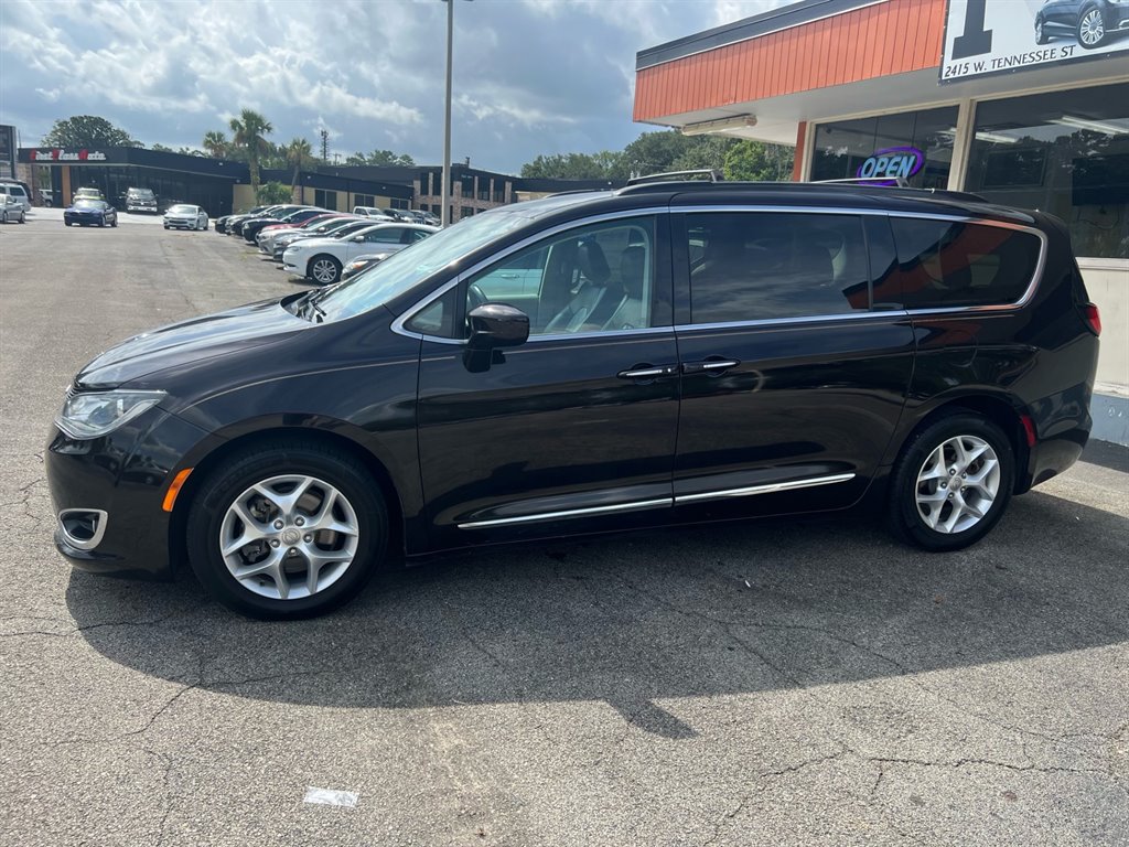 2017 Chrysler Pacifica Touring Plus photo