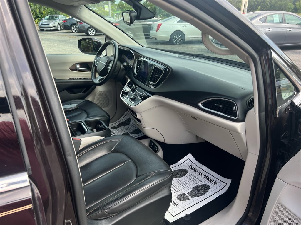 2017 Chrysler Pacifica Touring Plus photo