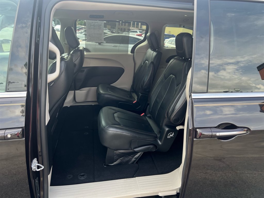 2017 Chrysler Pacifica Touring Plus photo
