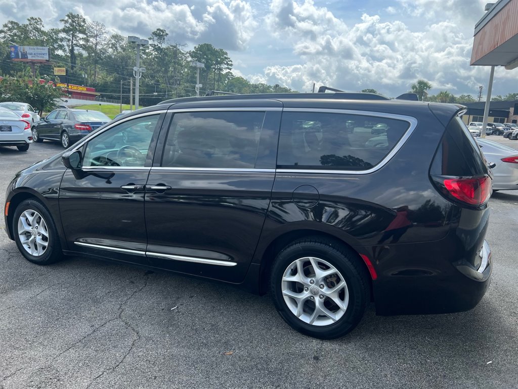 2017 Chrysler Pacifica Touring Plus photo