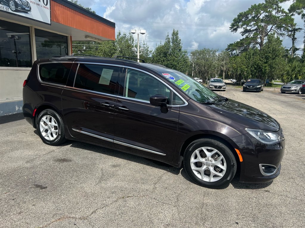 2017 Chrysler Pacifica Touring Plus photo