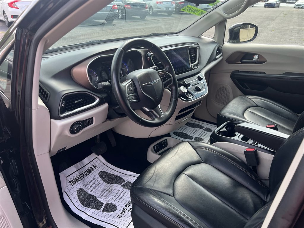 2017 Chrysler Pacifica Touring Plus photo