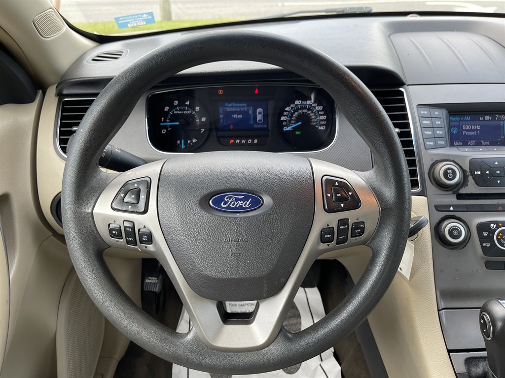 2013 Ford Taurus SE photo