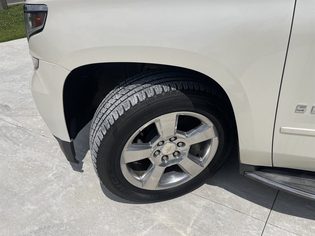 2015 Chevrolet Suburban - $21,995