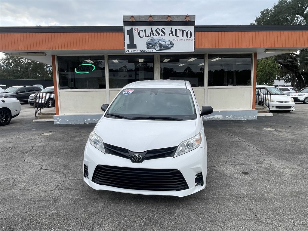 2018 Toyota Sienna - $19,995