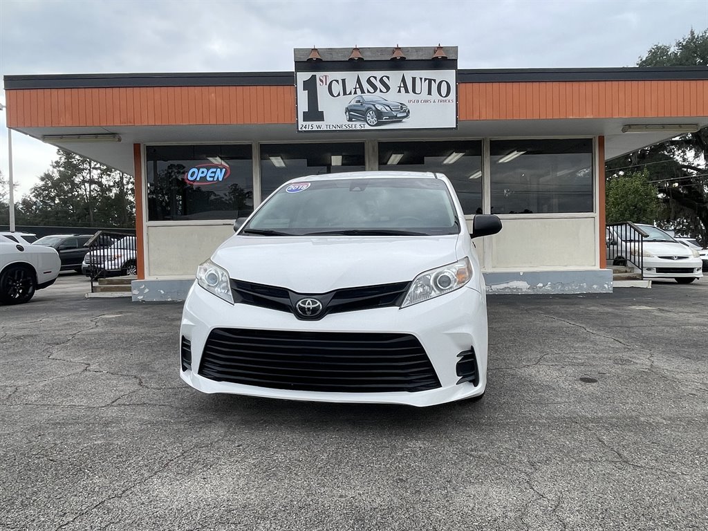 2018 Toyota Sienna - $19,995
