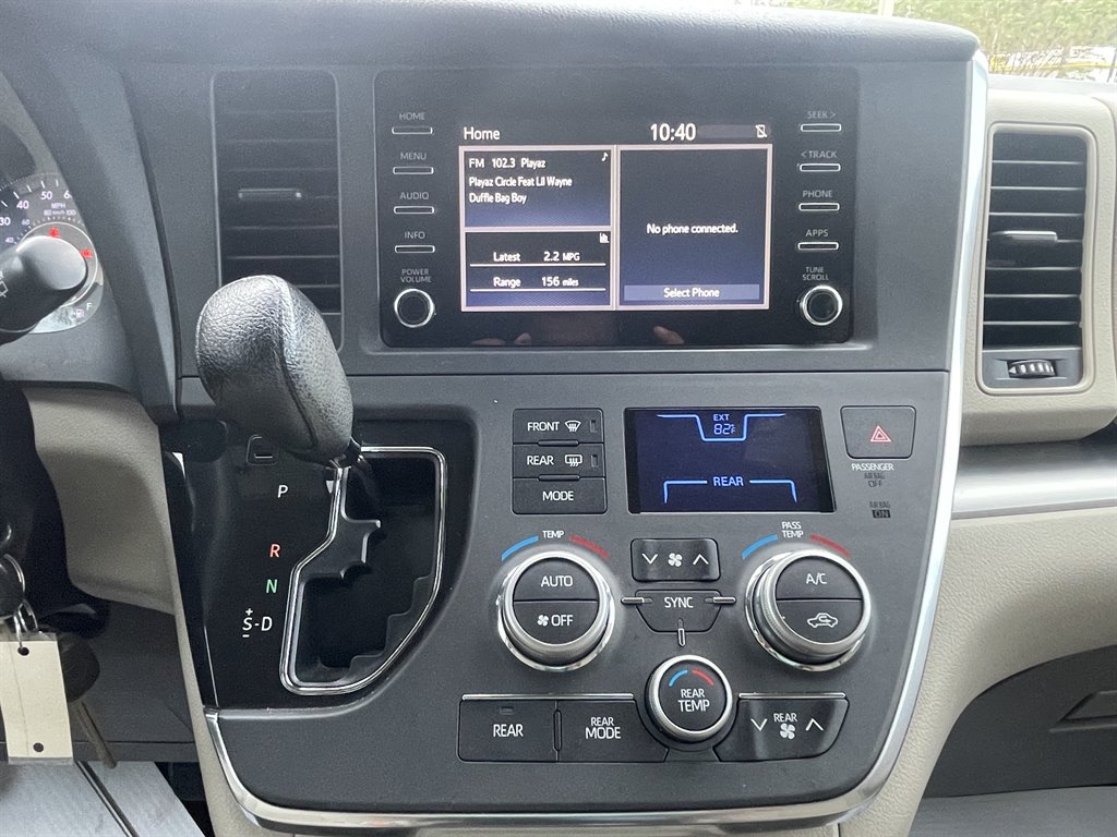 2018 Toyota Sienna - $19,995