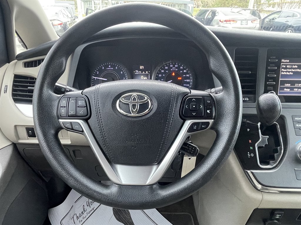 2018 Toyota Sienna - $19,995