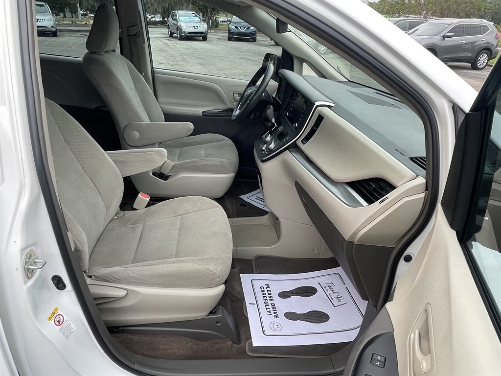 2018 Toyota Sienna - $19,995