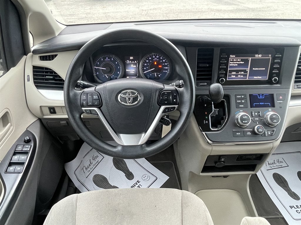2018 Toyota Sienna - $19,995