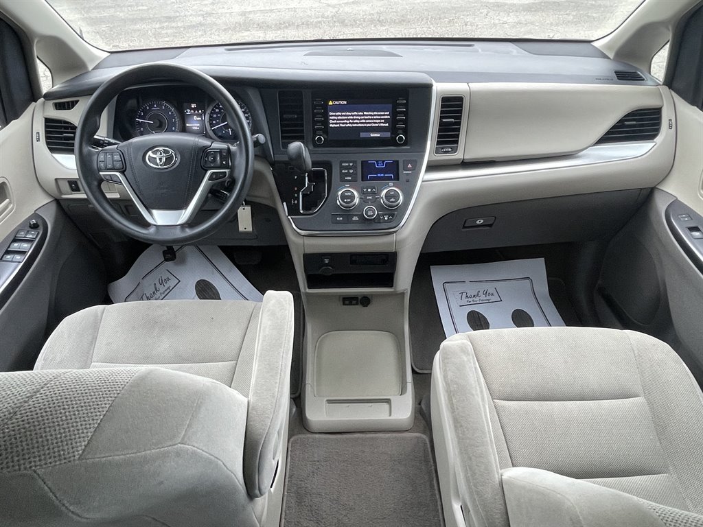 2018 Toyota Sienna - $19,995
