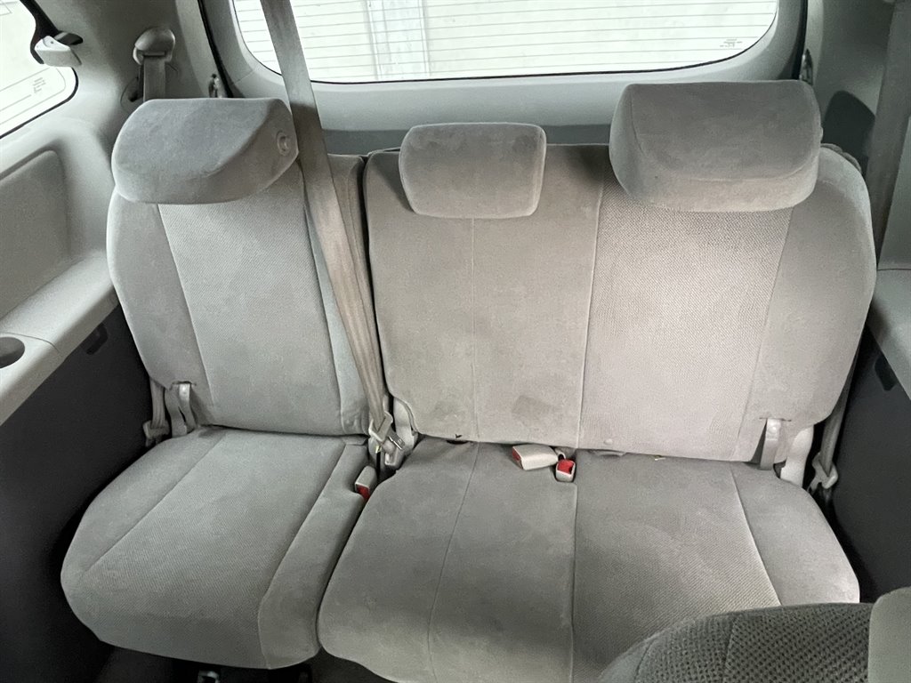 2018 Toyota Sienna - $19,995