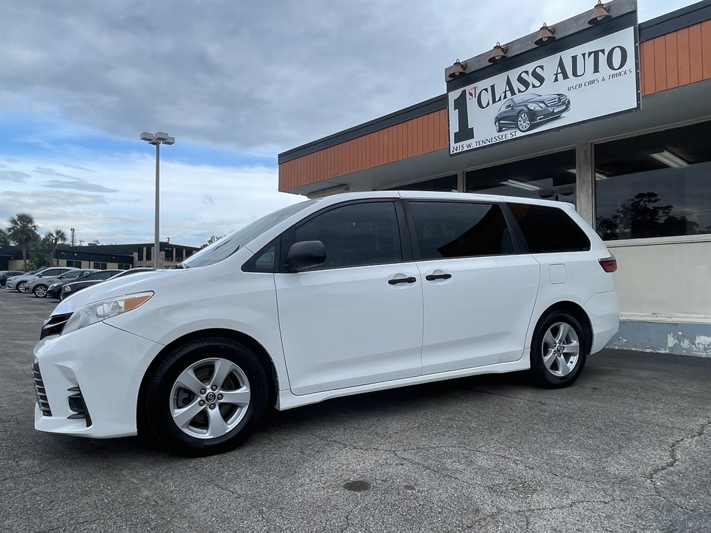 2018 Toyota Sienna - $19,995
