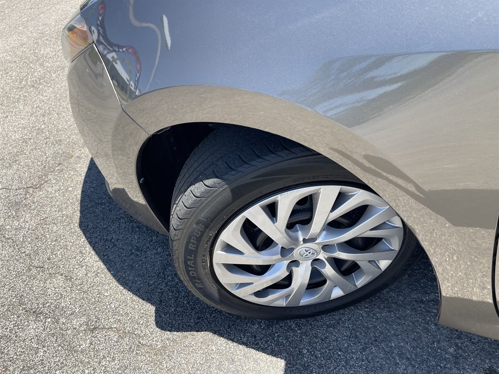 2019 Toyota Corolla LE photo