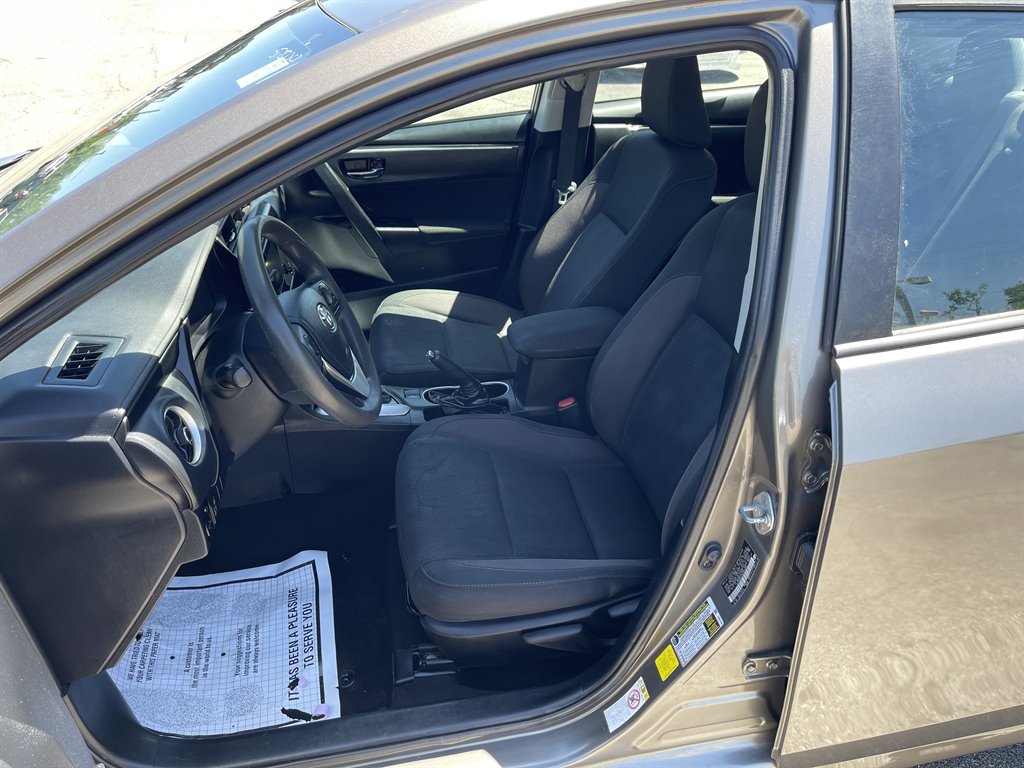 2019 Toyota Corolla LE photo