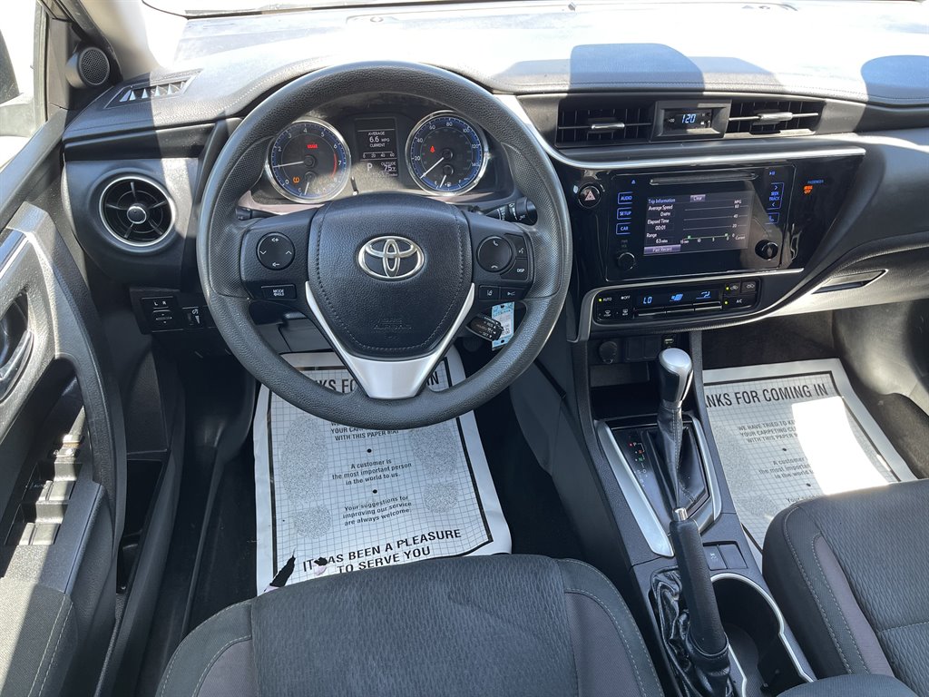 2019 Toyota Corolla LE photo
