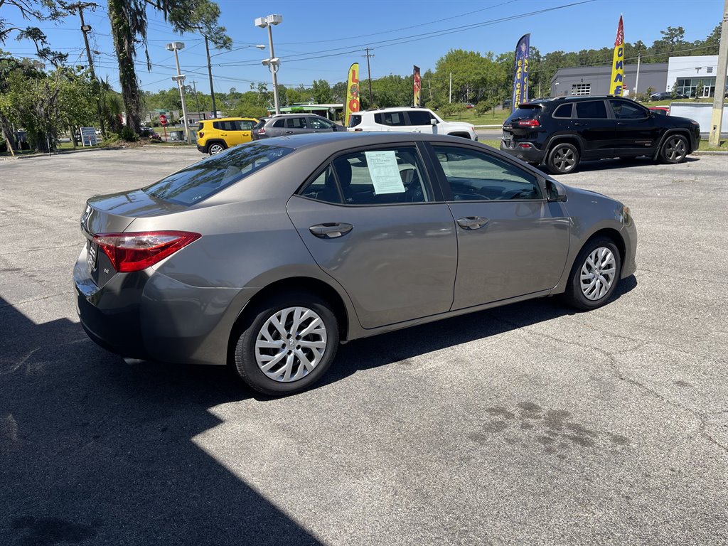 2019 Toyota Corolla LE photo