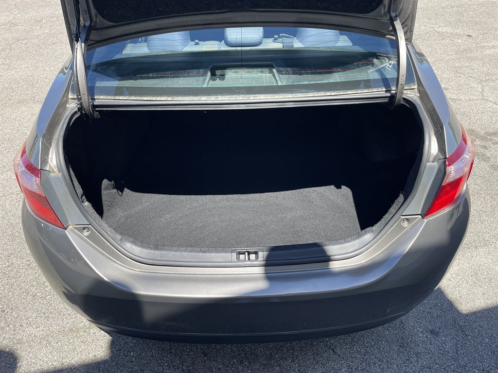 2019 Toyota Corolla LE photo