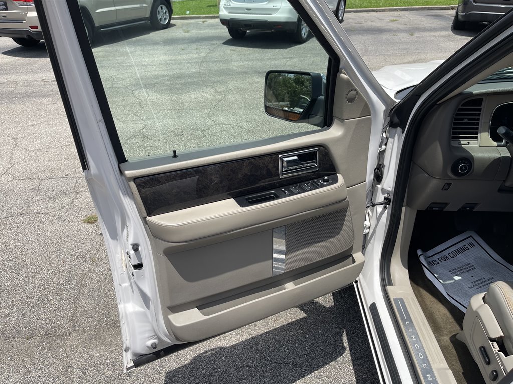 2015 Lincoln Navigator - $14,995