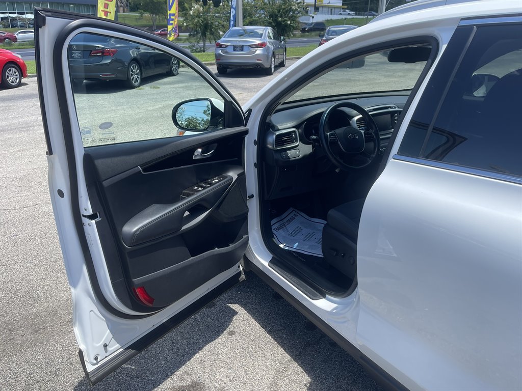 2019 Kia Sorento - $15,995