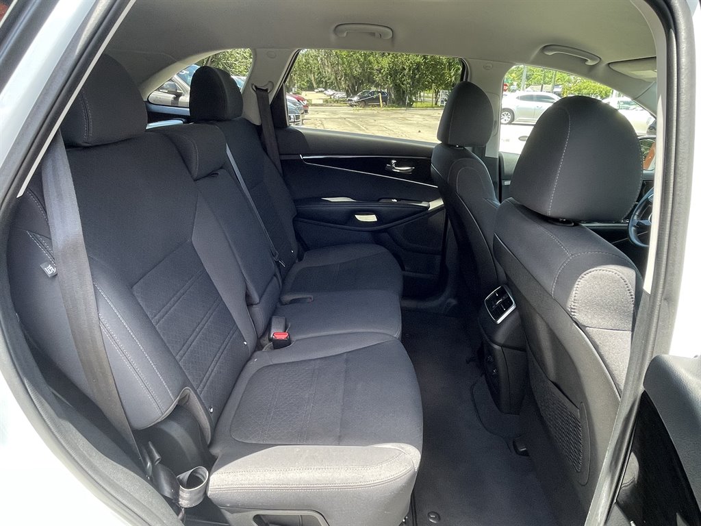 2019 Kia Sorento - $15,995