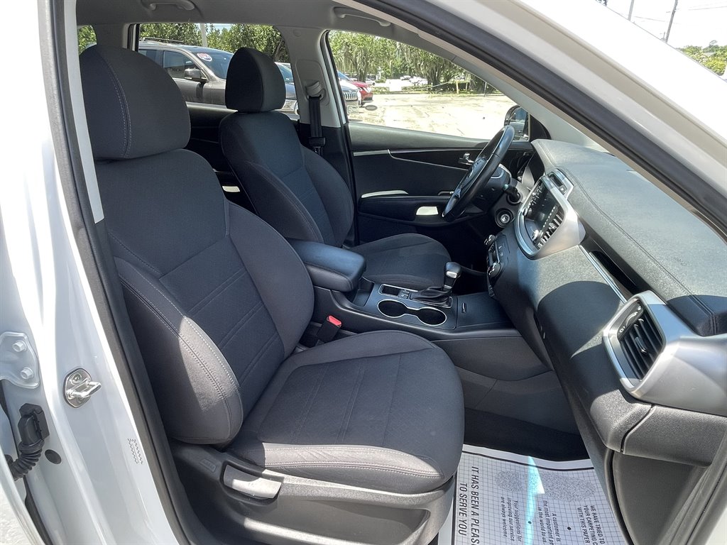 2019 Kia Sorento - $15,995