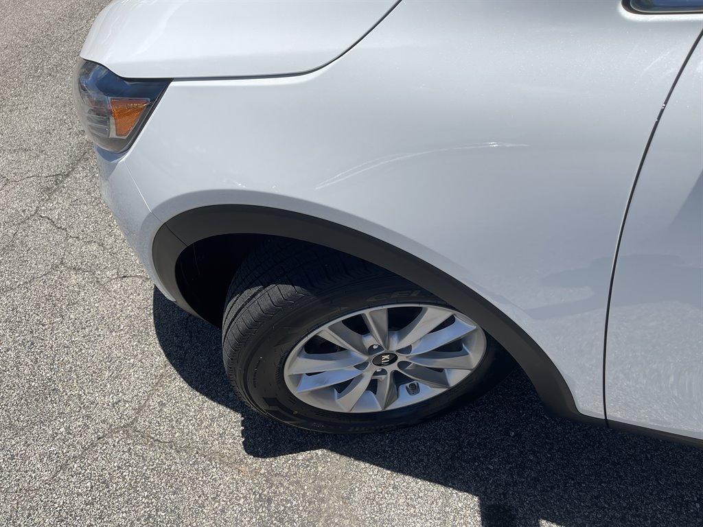 2019 Kia Sorento - $15,995