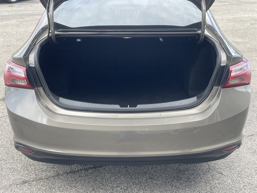 2020 Chevrolet Malibu - $16,995