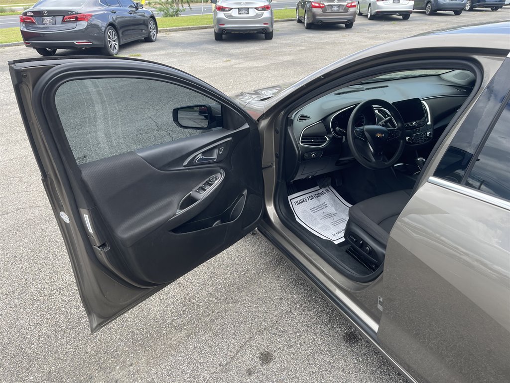 2020 Chevrolet Malibu - $16,995
