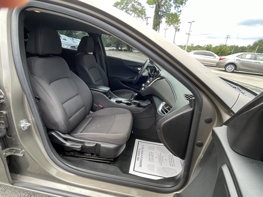 2020 Chevrolet Malibu - $16,995