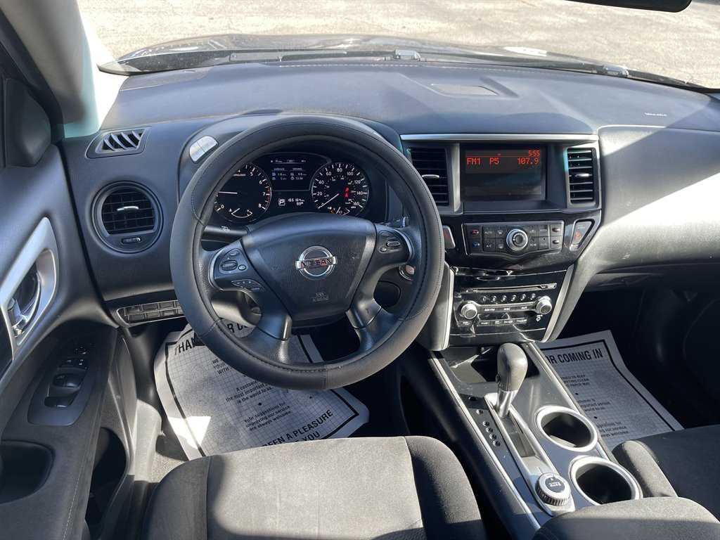 2014 Nissan Pathfinder - $10,995