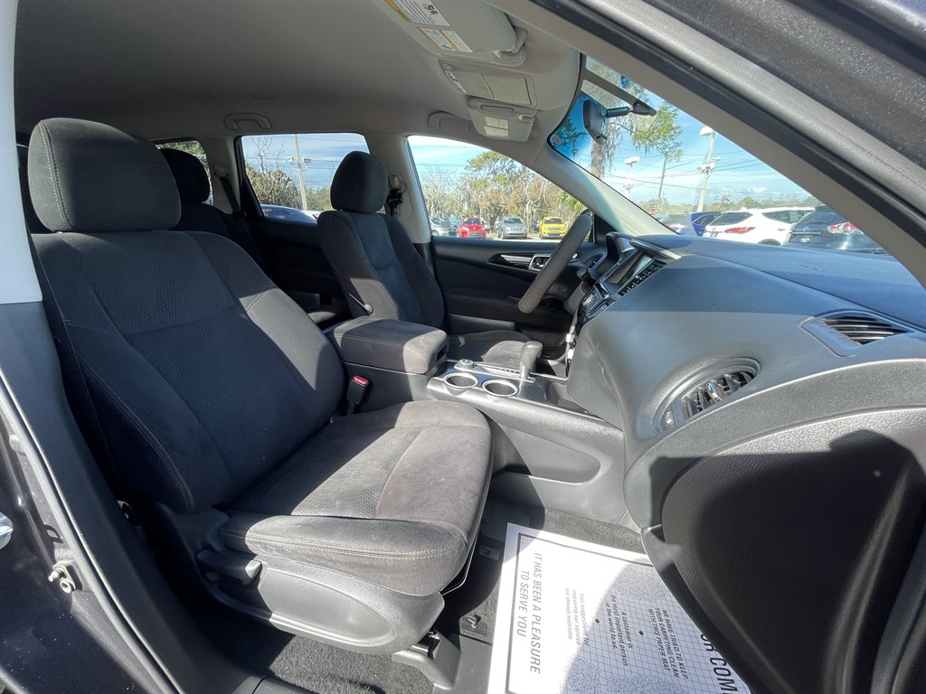 2014 Nissan Pathfinder - $10,995
