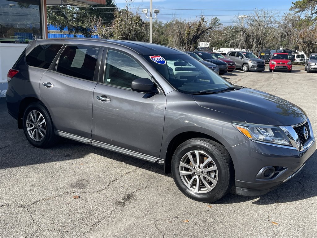 2014 Nissan Pathfinder - $10,995