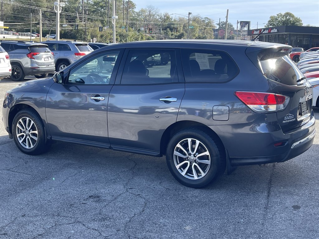 2014 Nissan Pathfinder - $10,995