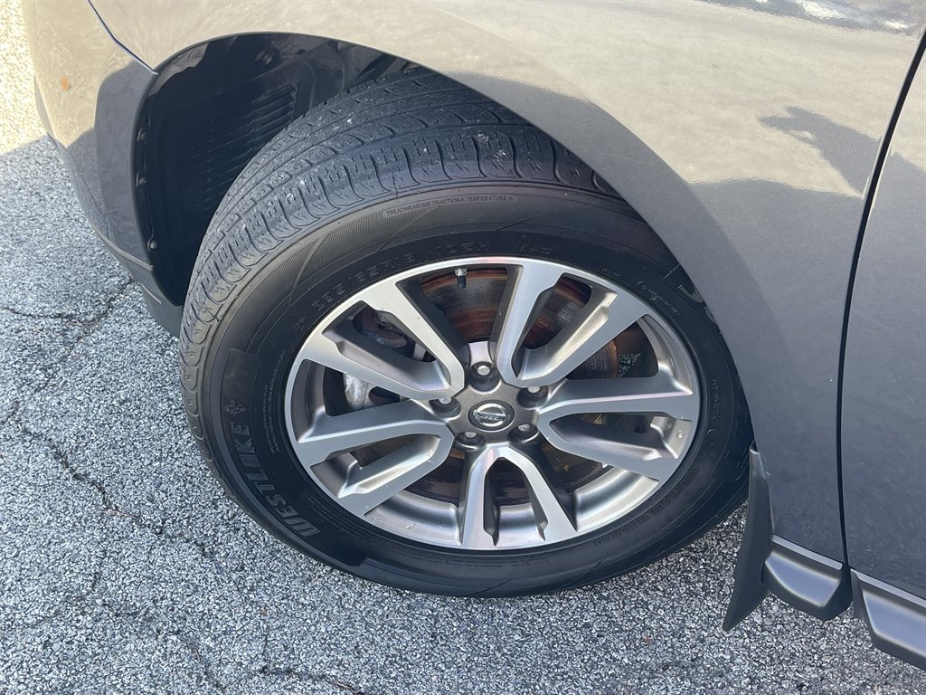 2014 Nissan Pathfinder - $10,995