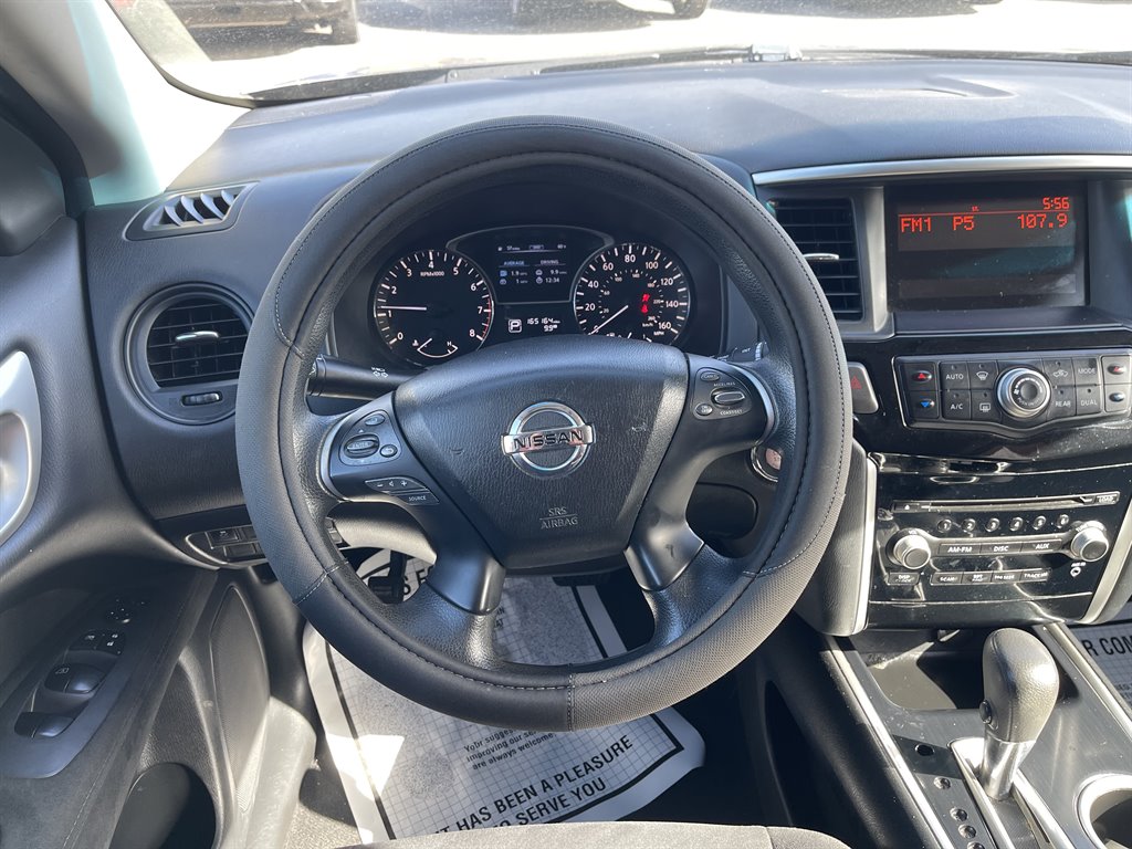 2014 Nissan Pathfinder - $10,995