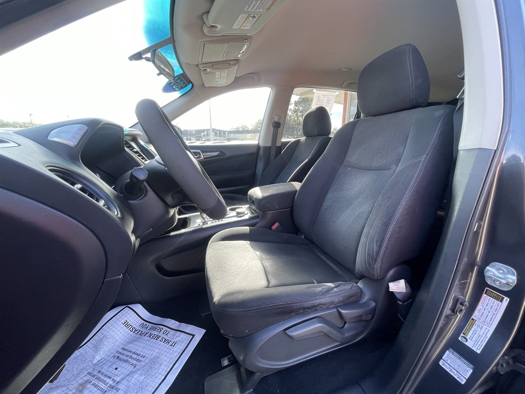 2014 Nissan Pathfinder - $10,995