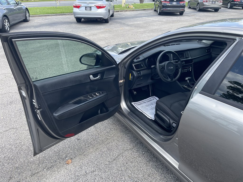 2017 Kia Optima - $10,995